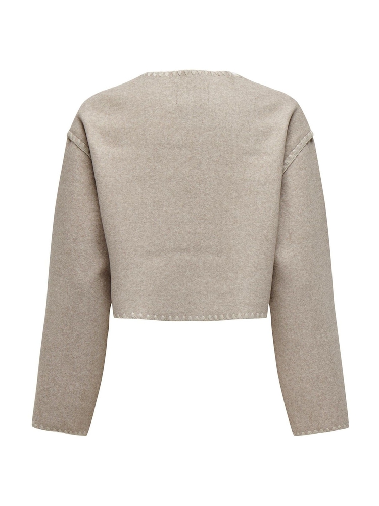 ONLY Kurze Jacke mit Kontrastnähten und Muschelsaumkante - Bild 7 von 7