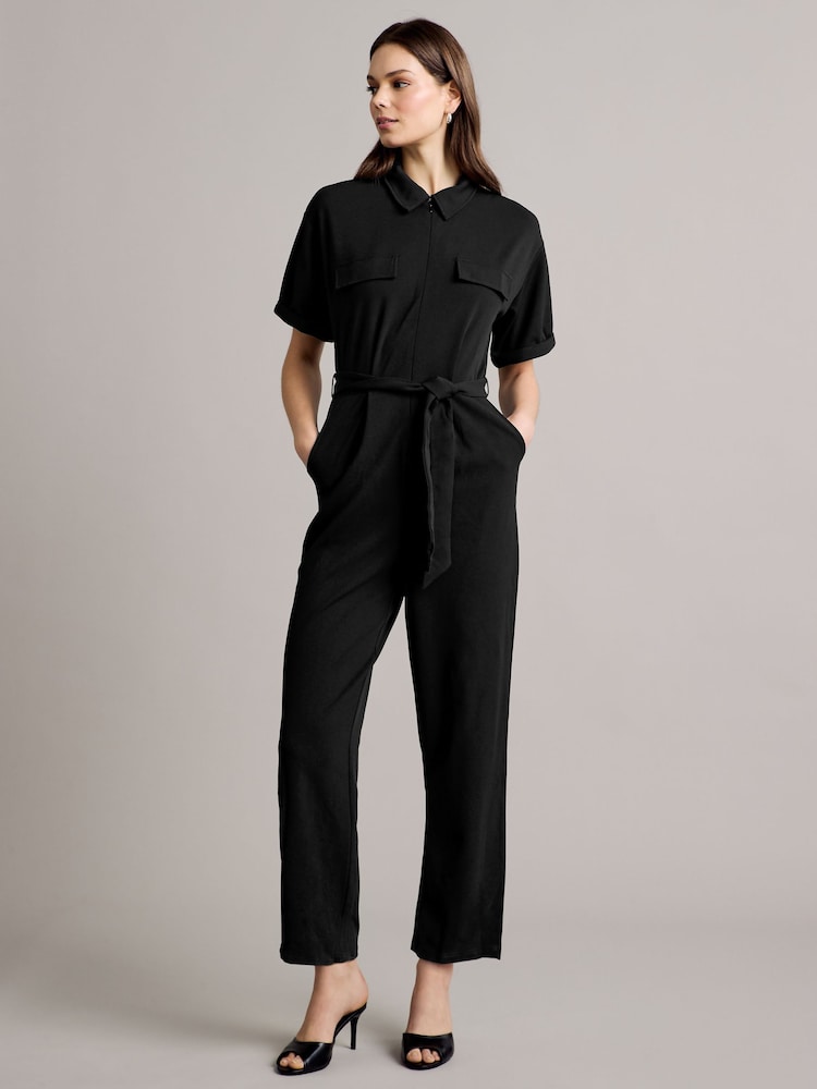 Only – kurzärmliger Jersey-Jumpsuit mit Gürtel - Bild 1 von 5