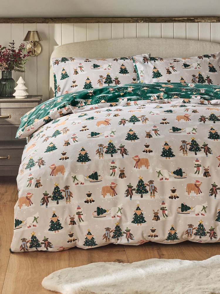 Natural/Green Hamish Christmas Reversible Duvet Cover and Pillowcase Set - Image 2 of 5