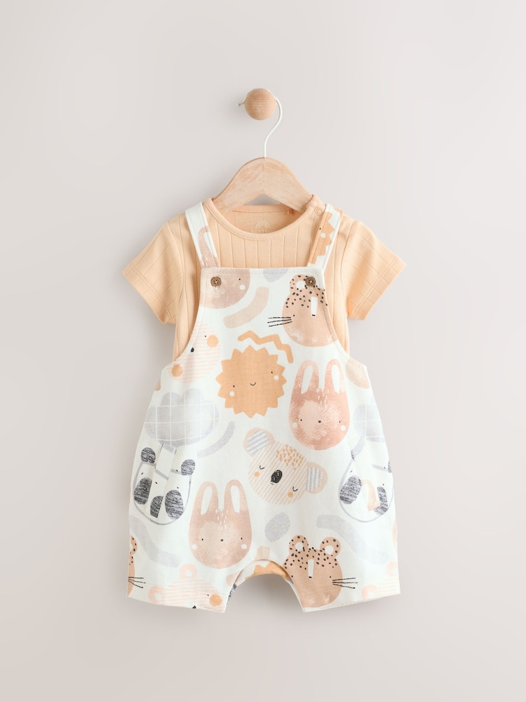 Mineral/Figurenmotiv - Jersey-Babyset aus 100 % Baumwolle mit Latzhose und Body (0Monate -2Jahre) - Bild 1 von 8 Mineral/Figurenmotiv - Jersey-Babyset aus 100 % Baumwolle mit Latzhose und Body (0Monate -2Jahre) - Bild 1 von 8