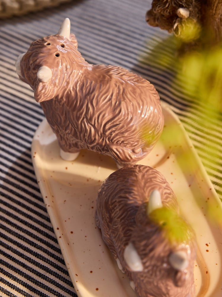 Natural Hamish The Highland Cow Salt and Pepper Shakers with Tray - Image 2 of 5