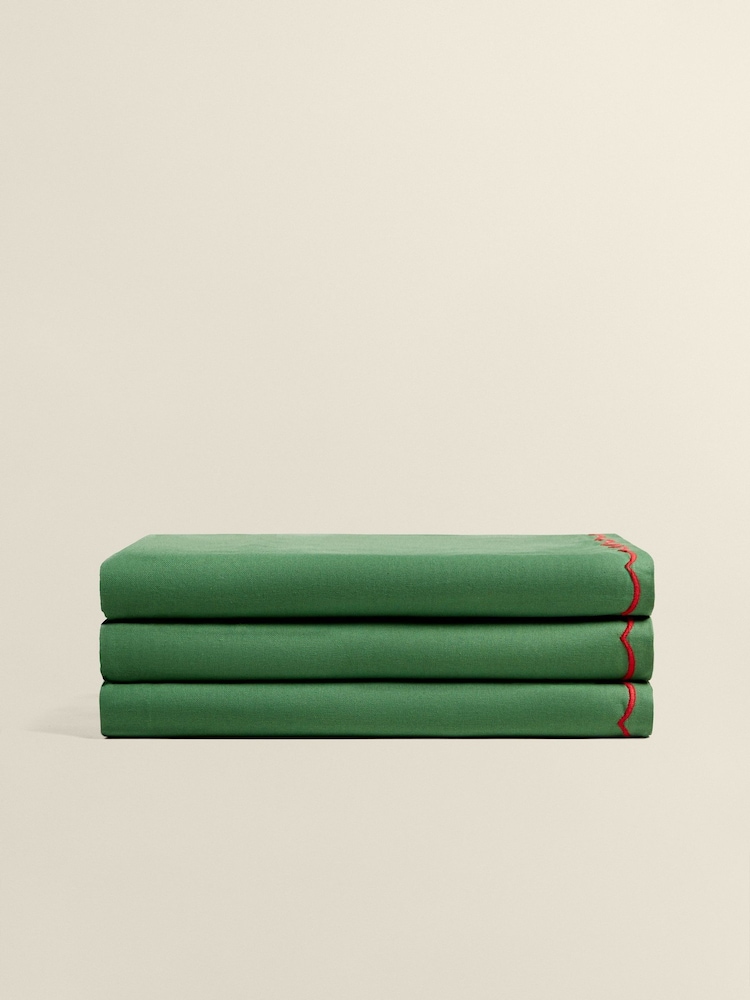 The Platera Green Embrodery Tablecloth - Image 2 of 3 The Platera Green Embrodery Tablecloth - Image 2 of 3