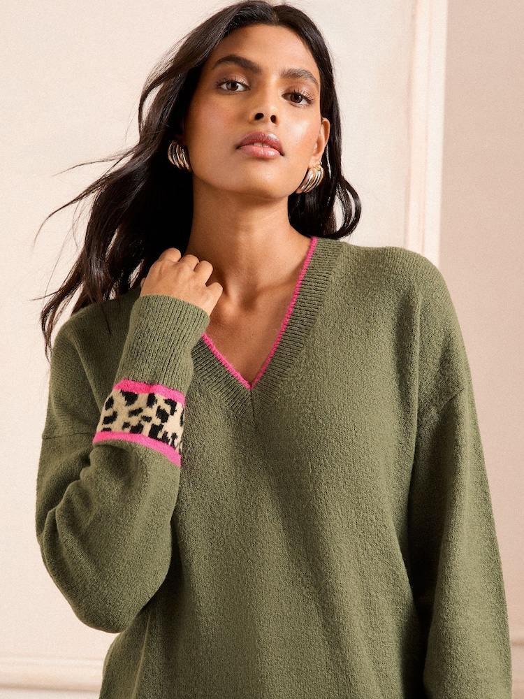 Love & Roses Khaki Green Cosy V-Neck Longline Jumper - Image 4 of 4