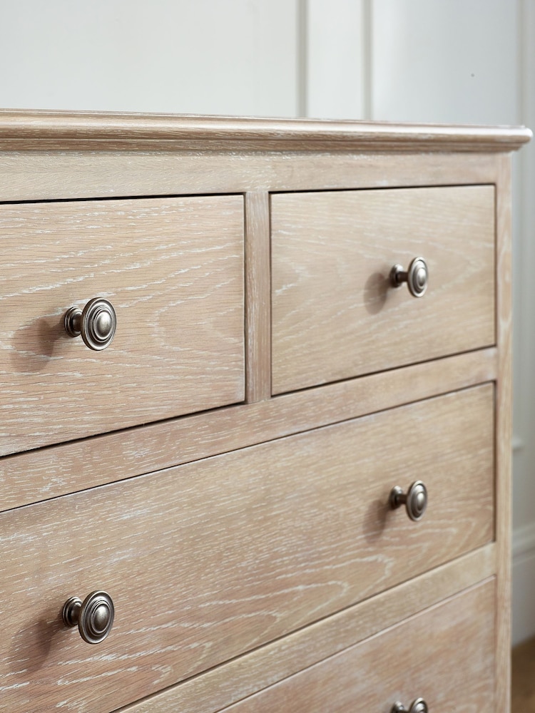 Julian Bowen Limed Oak Camille 4 + 2 6 Drawer Chest - Image 2 of 5