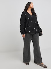 Simply Be 100% Cotton Embroidered V-Neck Puff Sleeve Blouse - Bild 4 von 4