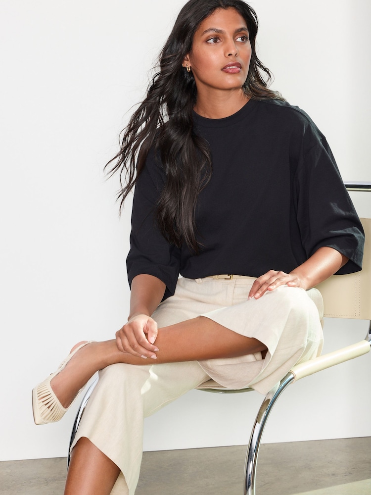 Schwarz - Relaxed Boxy Elbow Length Crew Neck T-Shirt - Bild 1 von 8 Schwarz - Relaxed Boxy Elbow Length Crew Neck T-Shirt - Bild 1 von 8