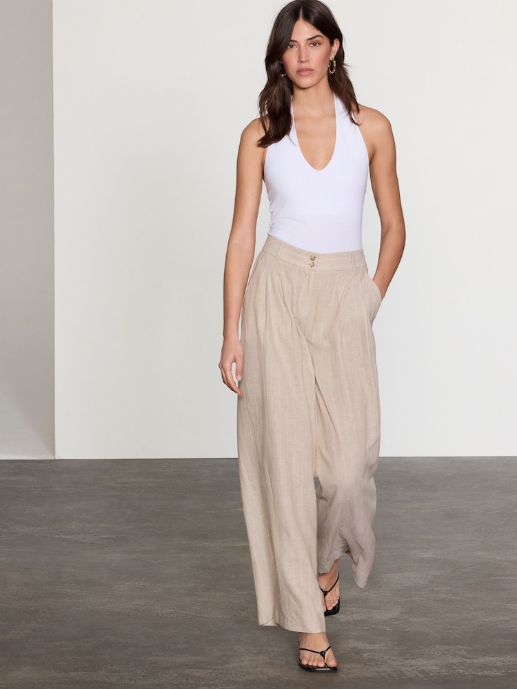 Blanco - Camiseta sin mangas con cuello halter - Imagen 2 de 5 Blanco - Camiseta sin mangas con cuello halter - Imagen 2 de 5