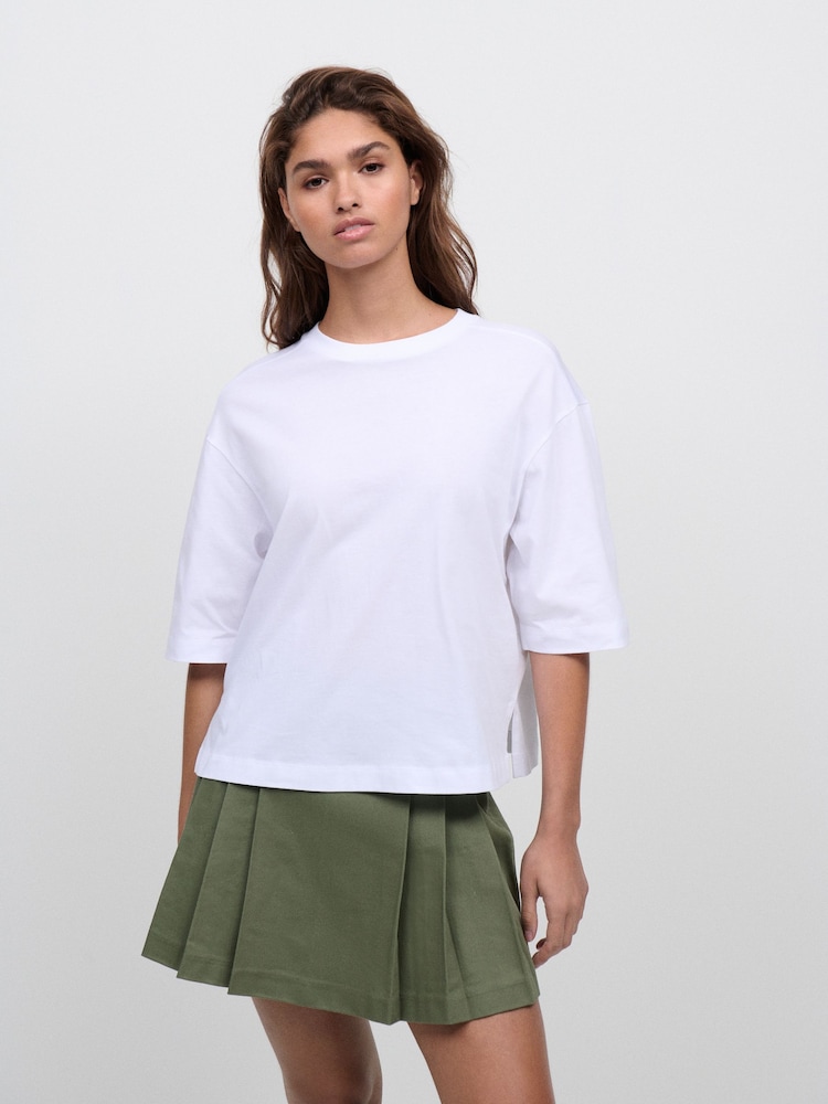 Weiß - Relaxed Boxy Elbow Length Crew Neck T-Shirt - Bild 1 von 7 Weiß - Relaxed Boxy Elbow Length Crew Neck T-Shirt - Bild 1 von 7