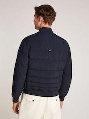 Tommy Hilfiger Расслабленная стеганая куртка-бомбер - Изображение 2 из 6