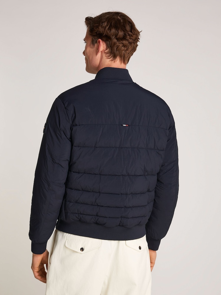 Tommy Hilfiger Расслабленная стеганая куртка-бомбер - Изображение 2 из 6