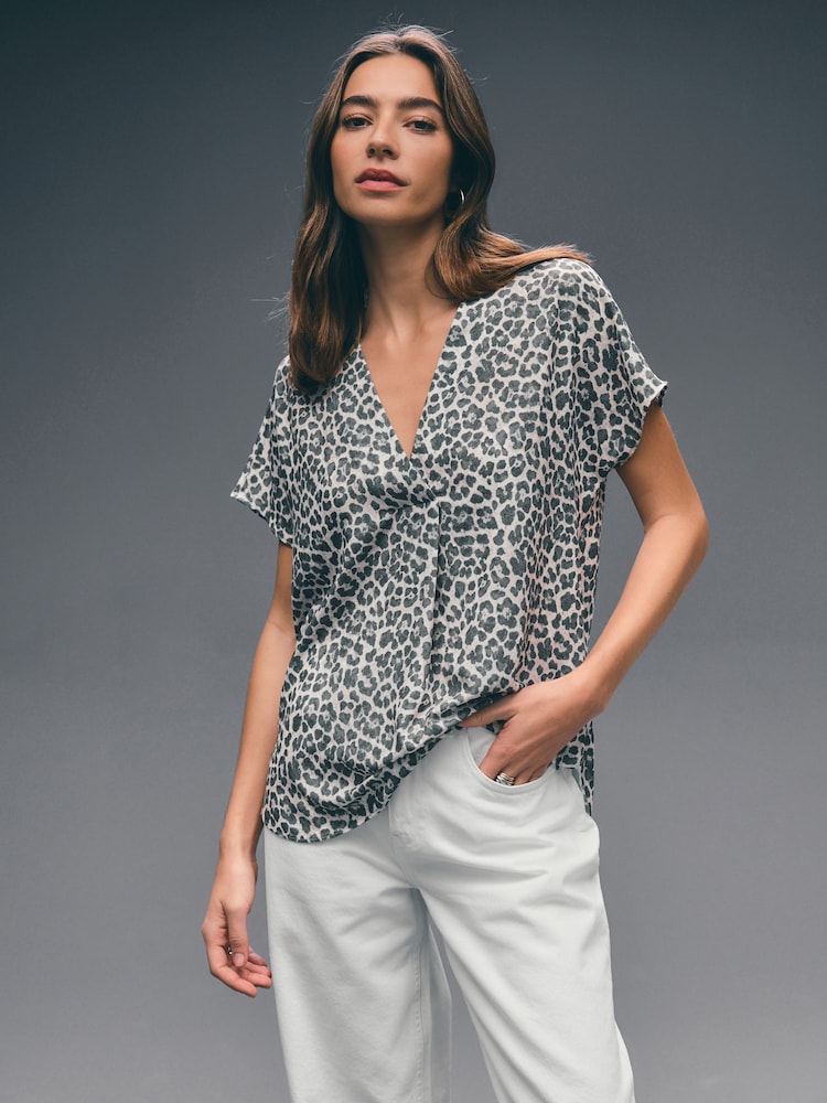 Animal Print Relaxed Fit Short Sleeve Overhead V-Neck Blouse - Image 2 of 7