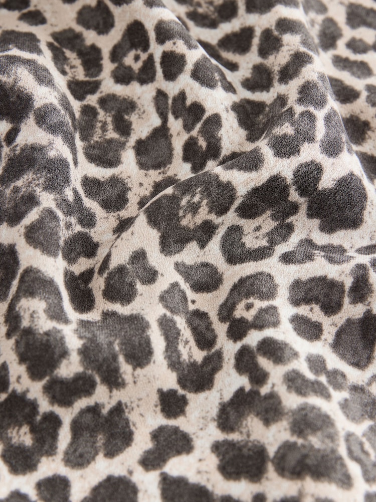 Animal Print Relaxed Fit Short Sleeve Overhead V-Neck Blouse - Image 6 of 7