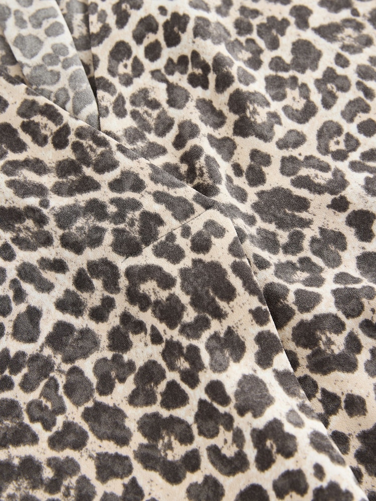 Animal Print Relaxed Fit Short Sleeve Overhead V-Neck Blouse - Image 7 of 7