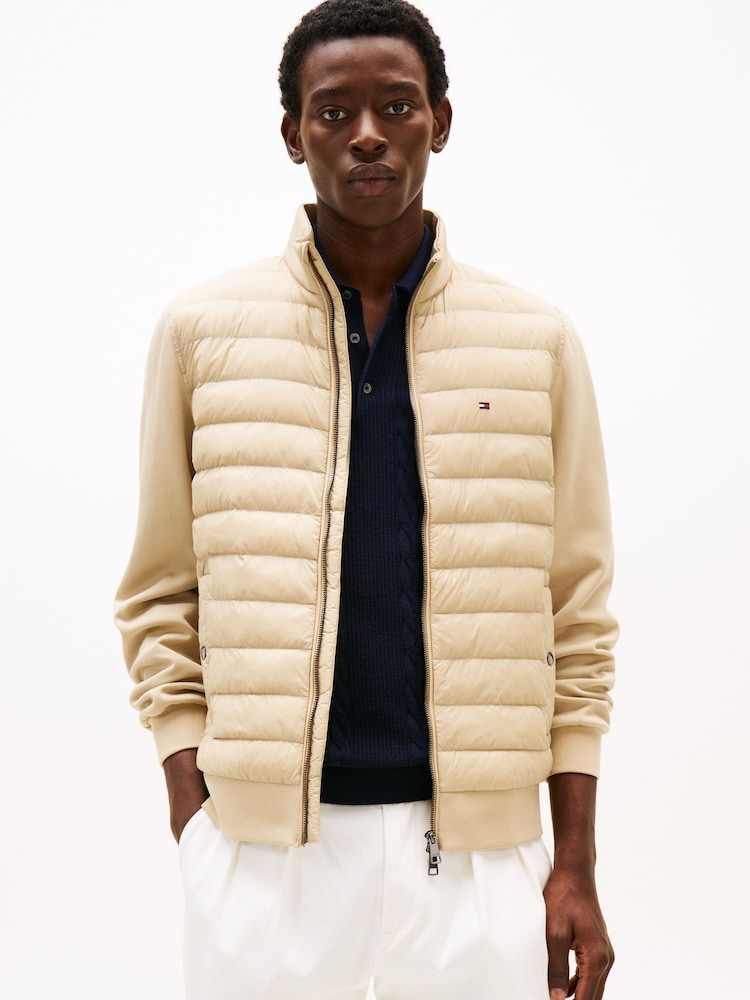 لون طبيعي - سويت شيرت بياقة مرتفعة من Tommy Hilfiger - صورة 1 من 4 لون طبيعي - سويت شيرت بياقة مرتفعة من Tommy Hilfiger - صورة 1 من 4
