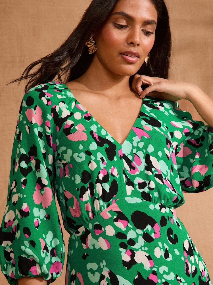 Grüner Animal Print - Love & Roses – bedrucktes Midikleid mit V-Ausschnitt und Puffärmeln - Bild 2 von 4 Grüner Animal Print - Love & Roses – bedrucktes Midikleid mit V-Ausschnitt und Puffärmeln - Bild 2 von 4