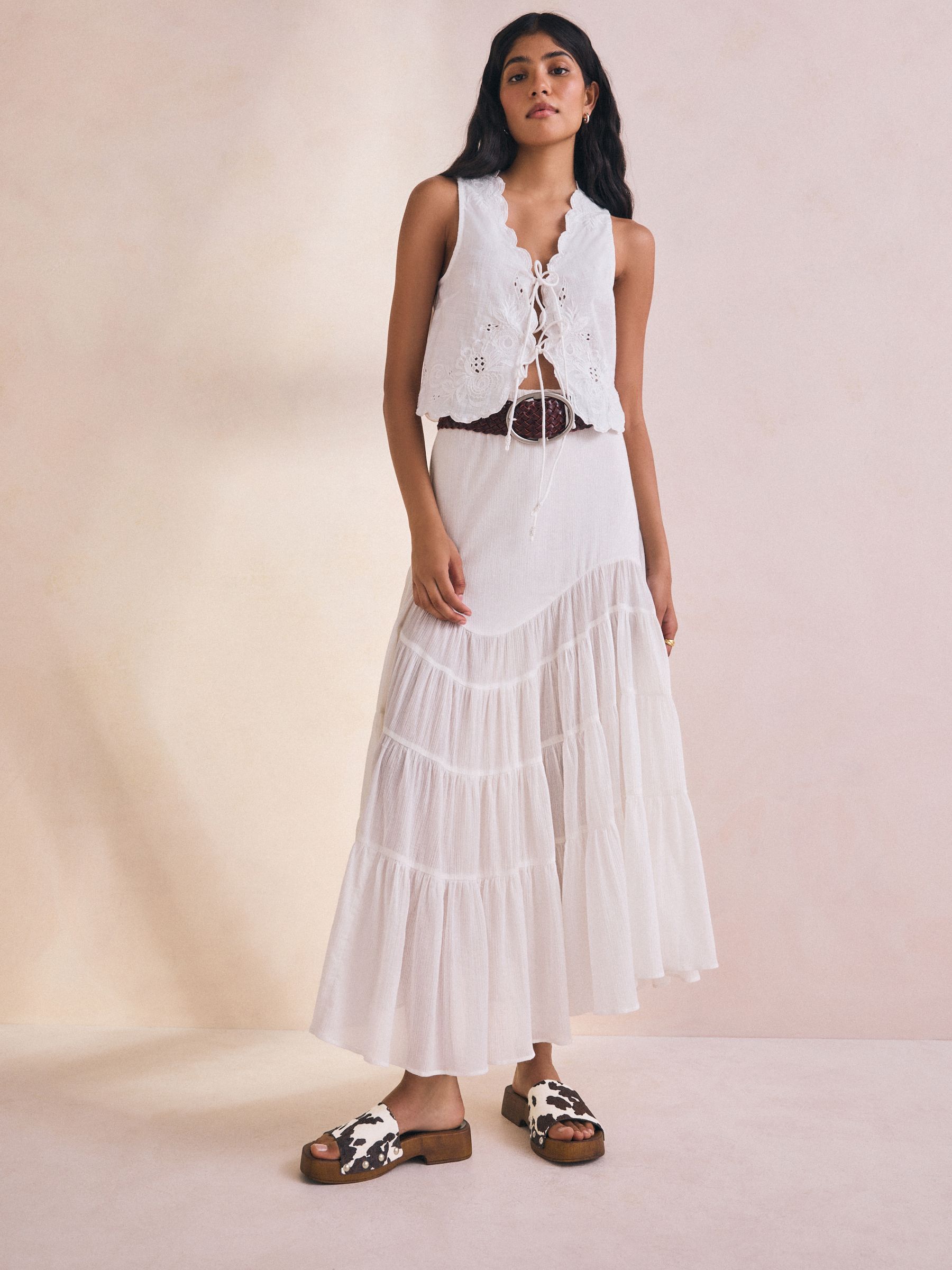 Next：日本 Animal カウプリント レザー - オープントゥ スタッズ付き