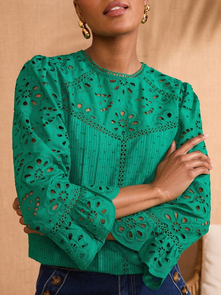 Love & Roses Green Broderie 3/4 Sleeve Crew Neck 100% Cotton Blouse - Image 2 of 4 Love & Roses Green Broderie 3/4 Sleeve Crew Neck 100% Cotton Blouse - Image 2 of 4