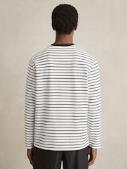 Reiss Eddie – Langarm-T-Shirt mit Breton-Streifen - Bild 4 von 5