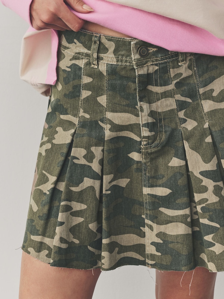 Camo Printed 100% Cotton Pleated Denim Mini Skirt - Image 4 of 7