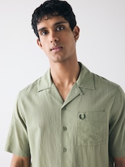 Зеленый - Fred Perry Crepe Textured Short Sleeve Resort Shirt - Image 4 of 6