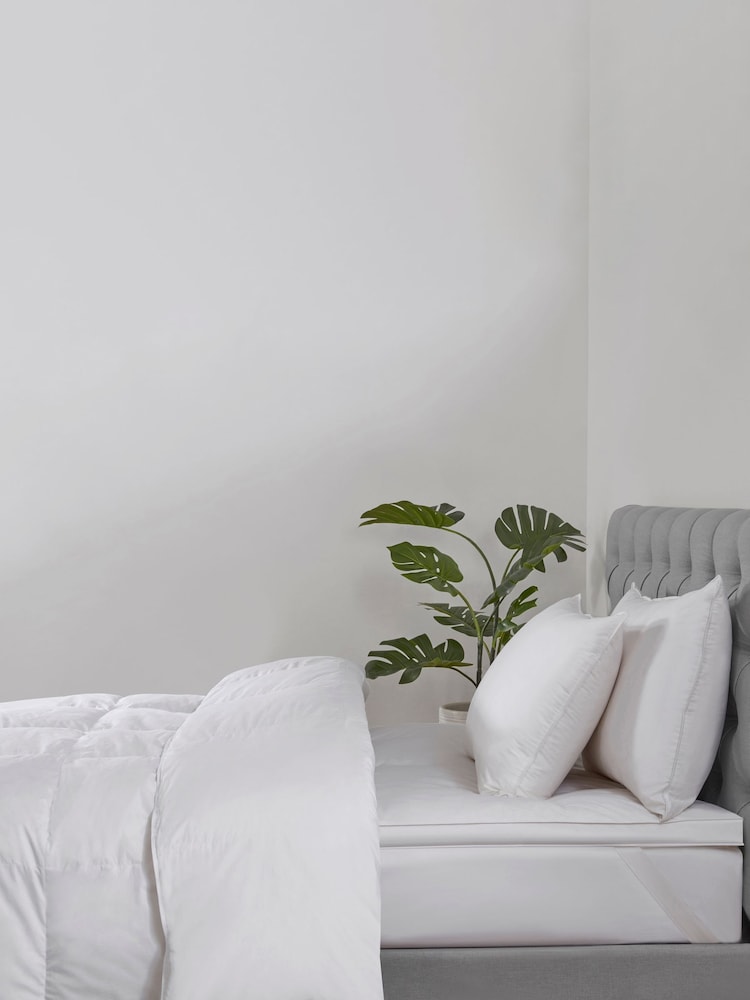 BHS 100% Cotton Goose Feather 13.5 Tog Duvet - Image 2 of 4