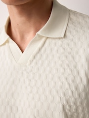 بيج فاتح كريم - Textured Cuban Collar 100% Cotton Polo Shirt - صورة 5 من 8