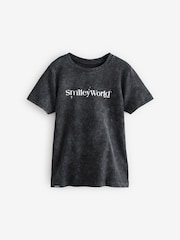 أسود شاحب - تيشِرت مريح للبنات مُزيَّن برسمة غرافيك من القطن 100% من ®SMILEYWORLD - صورة 2 من 6