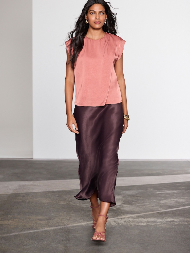Розово-золотистый - Short Sleeve Crinkle Satin Asymmetric Top - Image 2 of 7 Розово-золотистый - Short Sleeve Crinkle Satin Asymmetric Top - Image 2 of 7