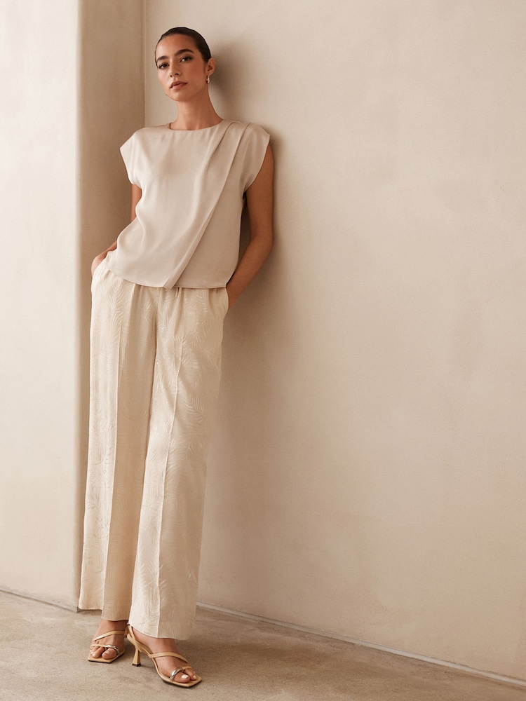 Цвета золотистого шампанского - Short Sleeve Crinkle Satin Asymmetric Top - Image 2 of 5 Цвета золотистого шампанского - Short Sleeve Crinkle Satin Asymmetric Top - Image 2 of 5