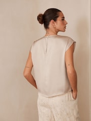 Цвета золотистого шампанского - Short Sleeve Crinkle Satin Asymmetric Top - Image 4 of 5