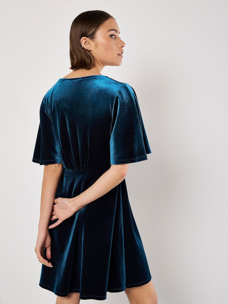 Apricot Green Angel Sleeve Velvet Dress - Image 4 of 4 Apricot Green Angel Sleeve Velvet Dress - Image 4 of 4