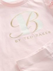 وردي - طقم 2 قطعة من بنطلون بقصّة انسيابية وتيشِرت بكشكشة من Baker by Ted Baker - صورة 8 من 10