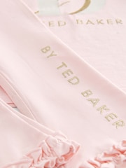 وردي - طقم 2 قطعة من بنطلون بقصّة انسيابية وتيشِرت بكشكشة من Baker by Ted Baker - صورة 9 من 10