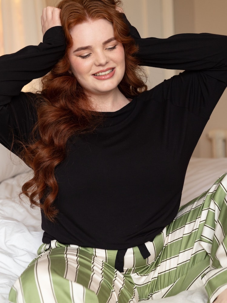 Cyberjammies Green Slouch Jersey Top and Printed Bottoms Pyjamas Set - Image 3 of 3