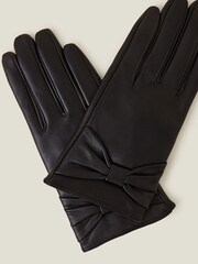 قفازات جلد مزيّنة بفيونكة من Accessorize - Image 2 of 2