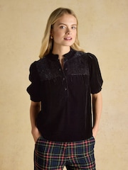 črna - Joules Silvia Smocked Velvet Short Sleeve Blouse - Slika 1 iz 6