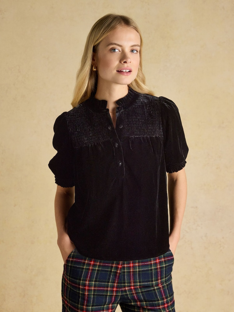 črna - Joules Silvia Smocked Velvet Short Sleeve Blouse - Slika 1 iz 6