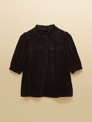 črna - Joules Silvia Smocked Velvet Short Sleeve Blouse - Slika 6 iz 6