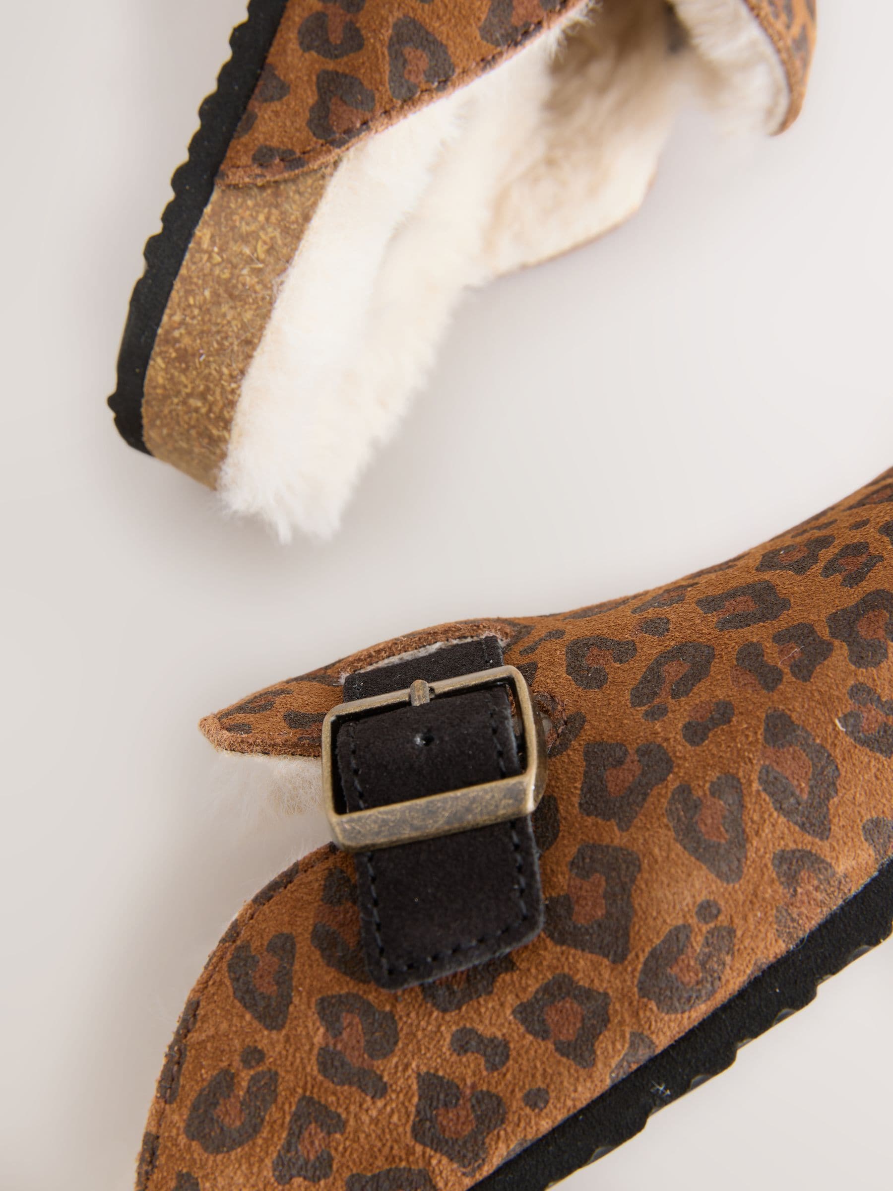 Next：日本 ブラウン レオパードプリント スエード - スリッポン