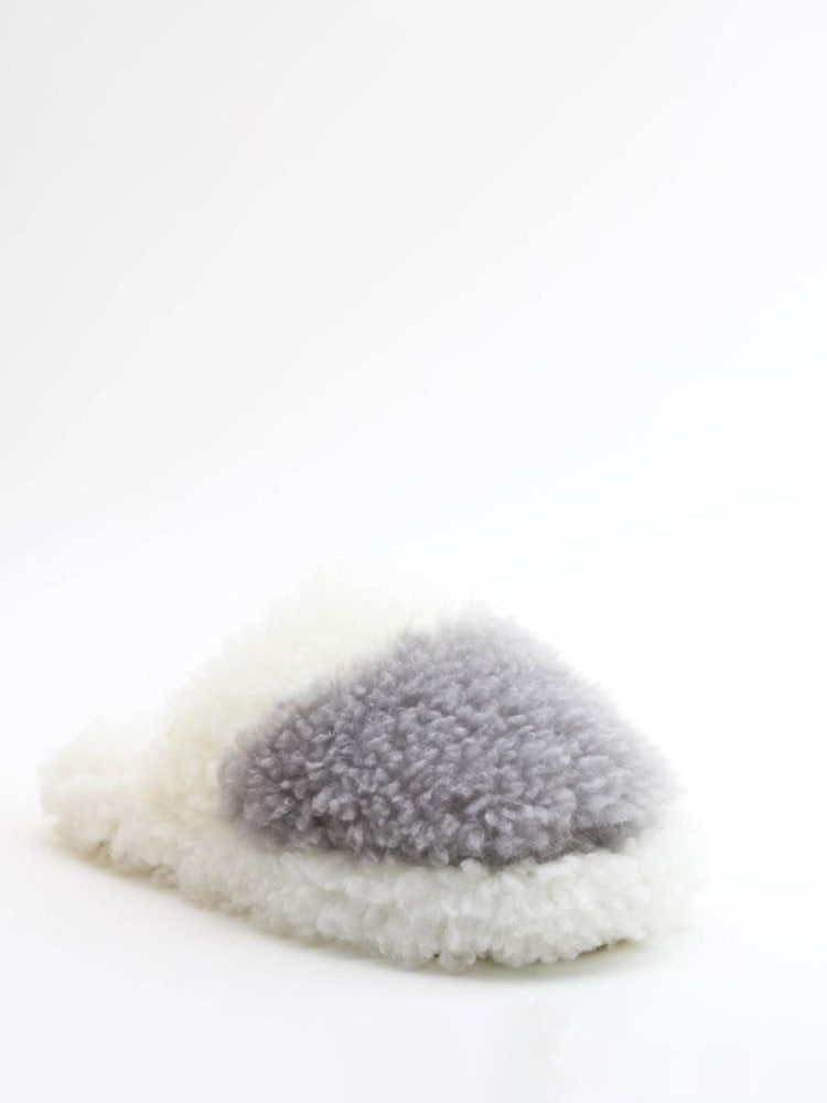 Heavenly Feet Pillow Slippers - Image 2 of 4 Heavenly Feet Pillow Slippers - Image 2 of 4