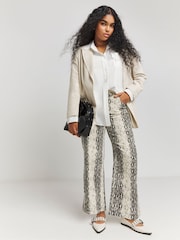 Simply Be Snake Print Wide Leg Denim Jeans - Image 4 of 4