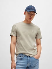 beis - BOSS Relaxed Fit Tales Logo Patch Jersey T-Shirt - Imagen 1 de 5