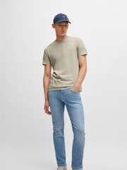 beis - BOSS Relaxed Fit Tales Logo Patch Jersey T-Shirt - Imagen 3 de 5