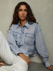 Azul - Reiss Darcy Cotton Denim-Print Cropped Shirt - Imagen 1 de 6