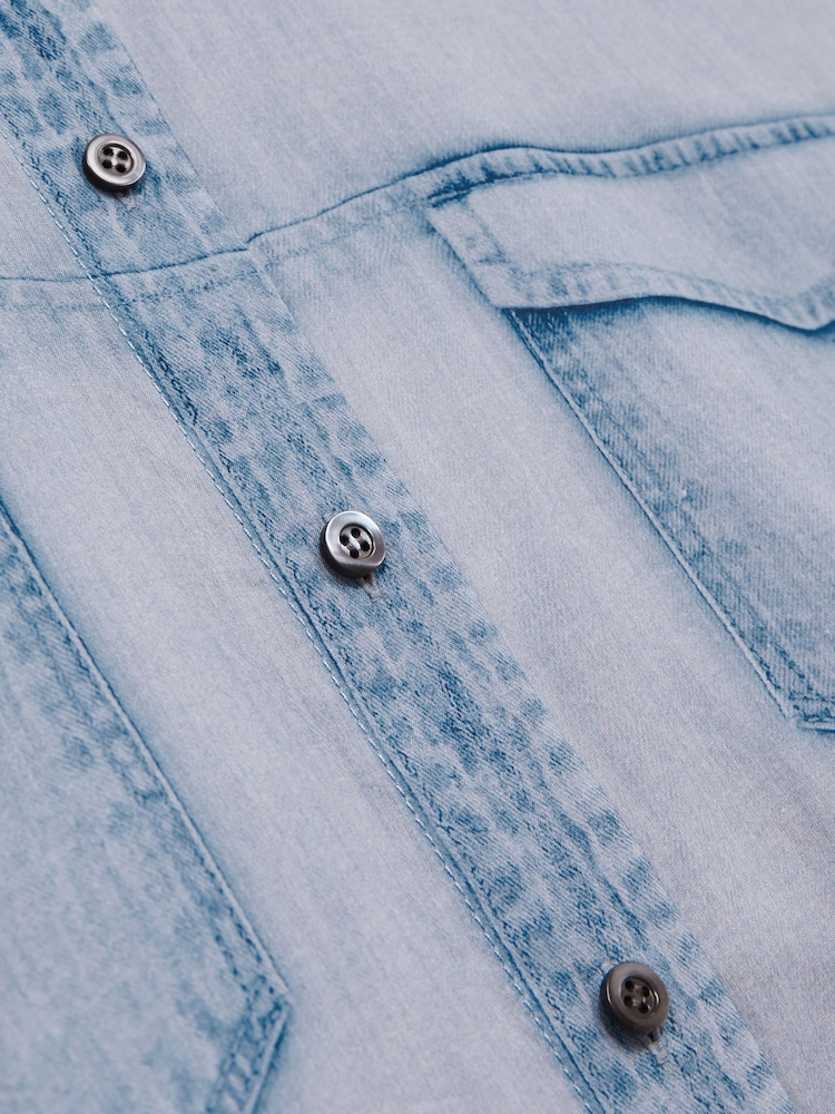 Azul - Reiss Darcy Cotton Denim-Print Cropped Shirt - Imagen 6 de 6