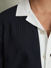 Marineblau/Weiß - Reiss Aster Hemd aus strukturierter Baumwolle im Colourblock-Design - Bild 3 von 5