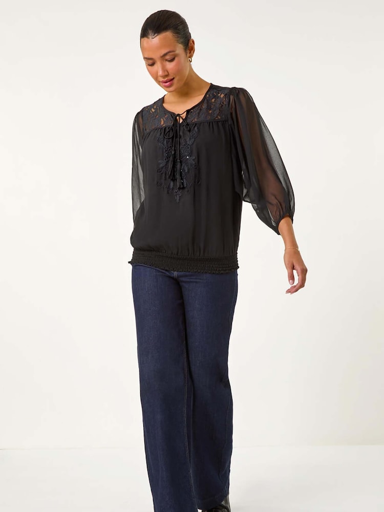 Negro - Roman Embroidered Lace Shirred Hem Top - Imagen 2 de 5 Negro - Roman Embroidered Lace Shirred Hem Top - Imagen 2 de 5