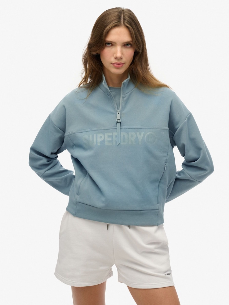 modra - Superdry zelena Active Tech Logo Relaxed Half Zip zgornji del trenirke; majica za trening - Slika 1 iz 6 modra - Superdry zelena Active Tech Logo Relaxed Half Zip zgornji del trenirke; majica za trening - Slika 1 iz 6