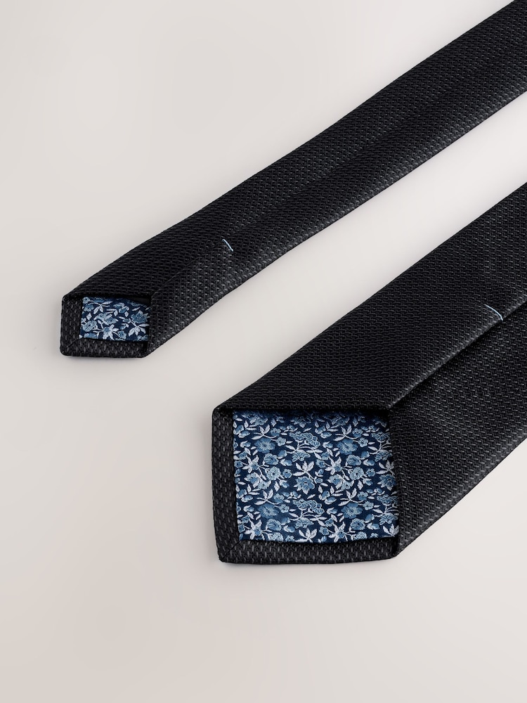 Schwarz - Textured Tie with Tie Clip - Bild 2 von 5 Schwarz - Textured Tie with Tie Clip - Bild 2 von 5
