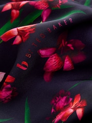 كحلي ـ طقم بيجامة ستان من شورت ورداء علوي بحمالات بفتحة ياقة حرف V مزيّنة بطبعة زهور من B by Ted Baker - صورة 11 من 11